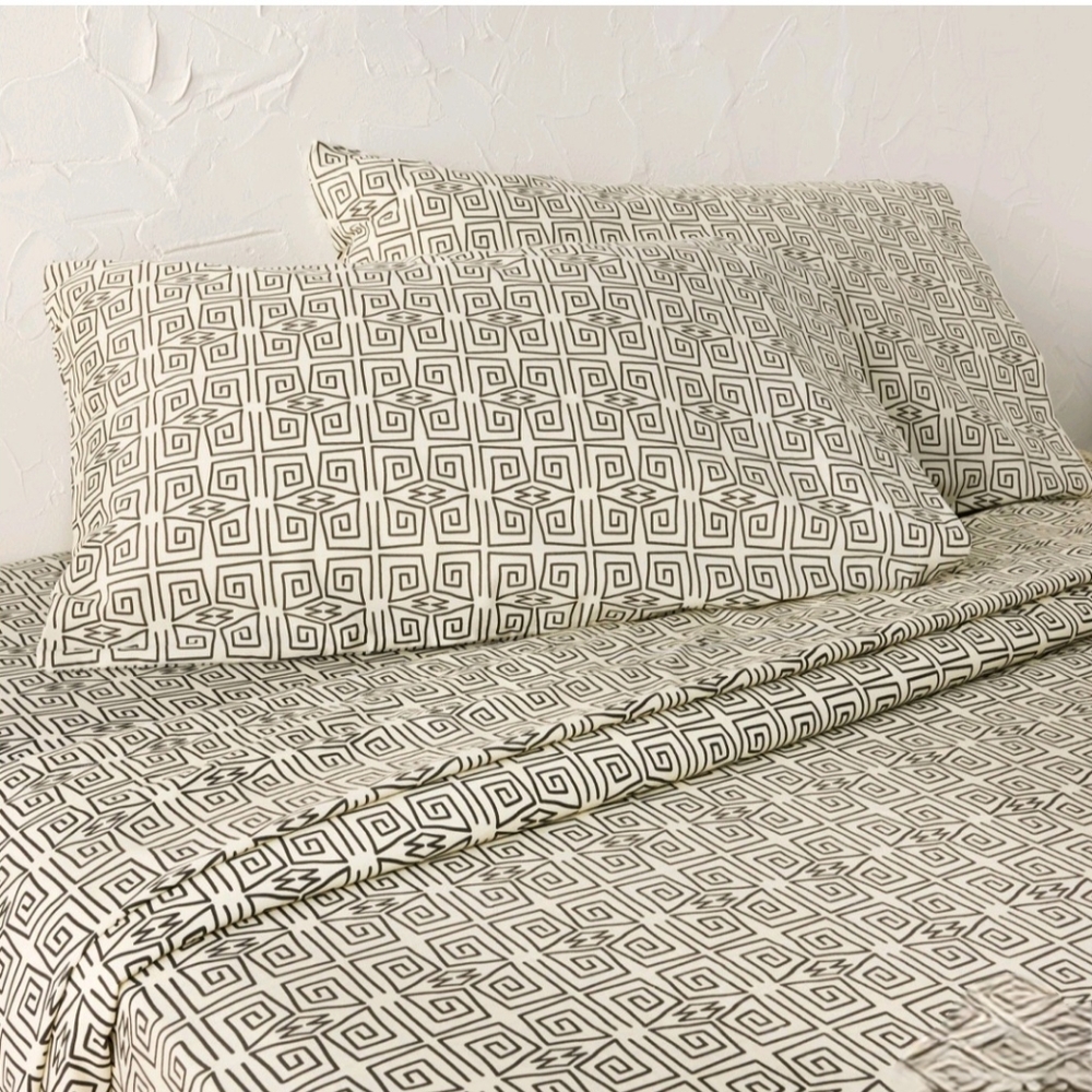 Opalhouse designed with Jungalow Queen Separate Flat/fitted Sheets Ikat Black